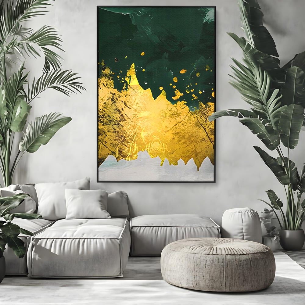 Tablou canvas cu tablou canvas abstract verde si auriu, in rama de aluminiu negru, pe perete intr-un living